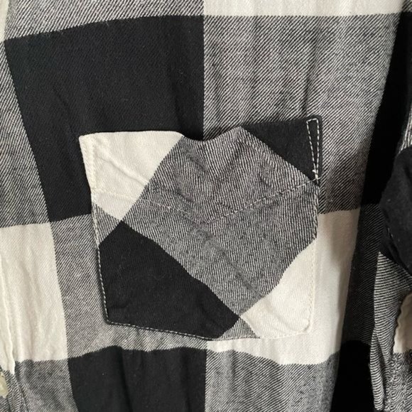 Uniqlo Black and White Plaid Flannel Shirt, Sz Medium - Picture 6 of 14